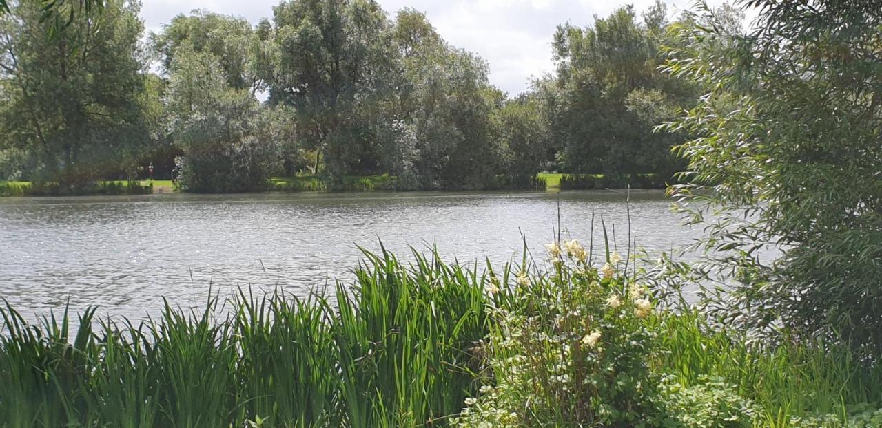 Lakeside Cotswold Holiday Home Cirencester Exterior photo