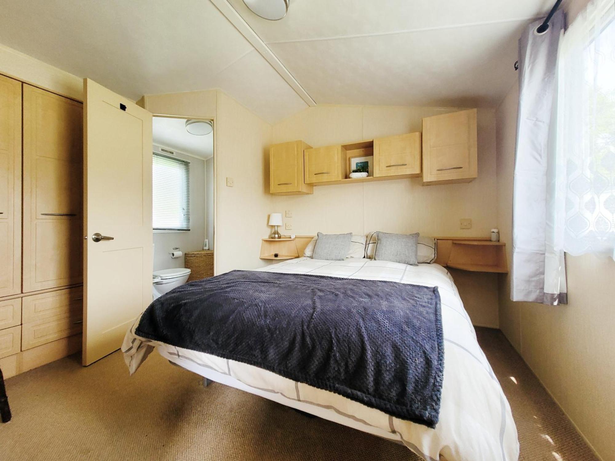 Lakeside Cotswold Holiday Home Cirencester Exterior photo