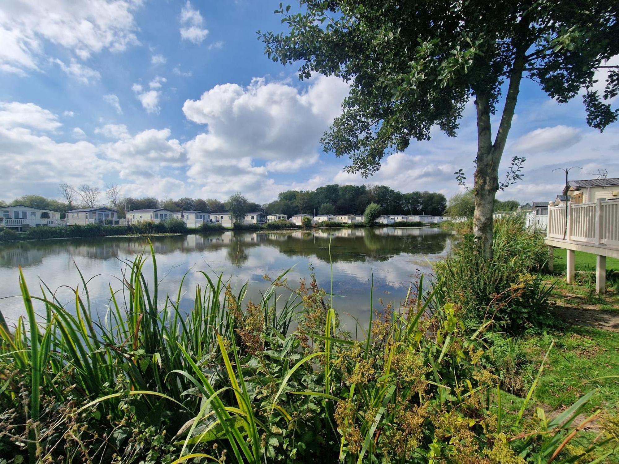 Lakeside Cotswold Holiday Home Cirencester Exterior photo